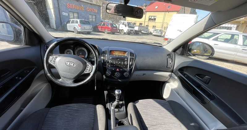 Kia Ceed cena 12900 przebieg: 208000, rok produkcji 2009 z Katowice małe 92